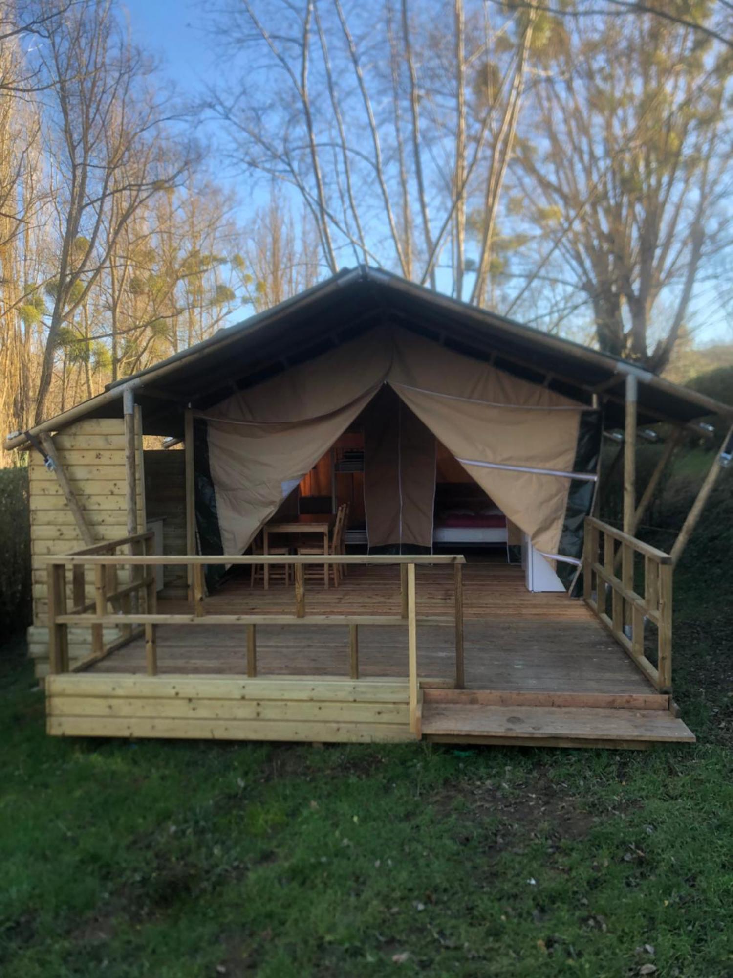 Camping Du Pont De St Gal Saint-Gal-sur-Sioule Exterior photo